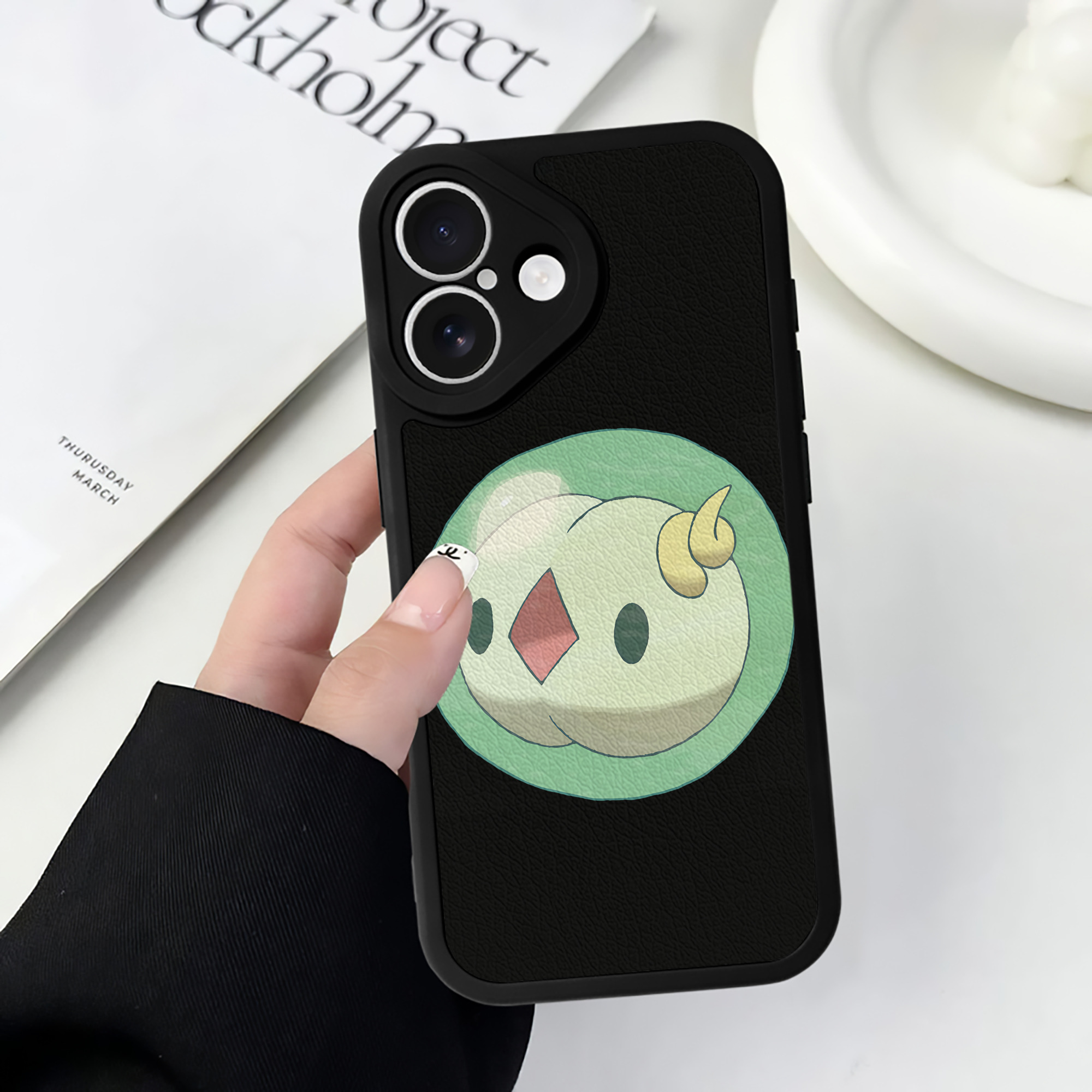（画像用） ポケットモンスター Pokémon 【iPhone 16シリーズ対応】シリコンスマホケース（レザー調） 材質：シリコン